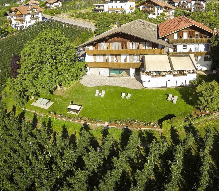 Pension An Der Linde Lagundo Exterior foto