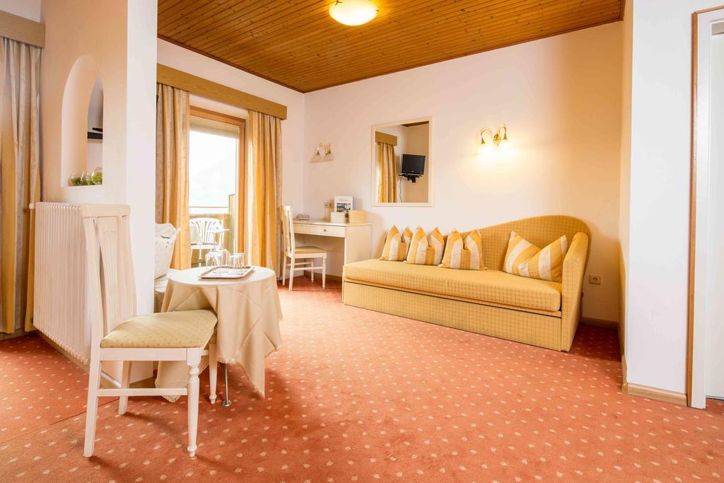 Pension An Der Linde Lagundo Exterior foto